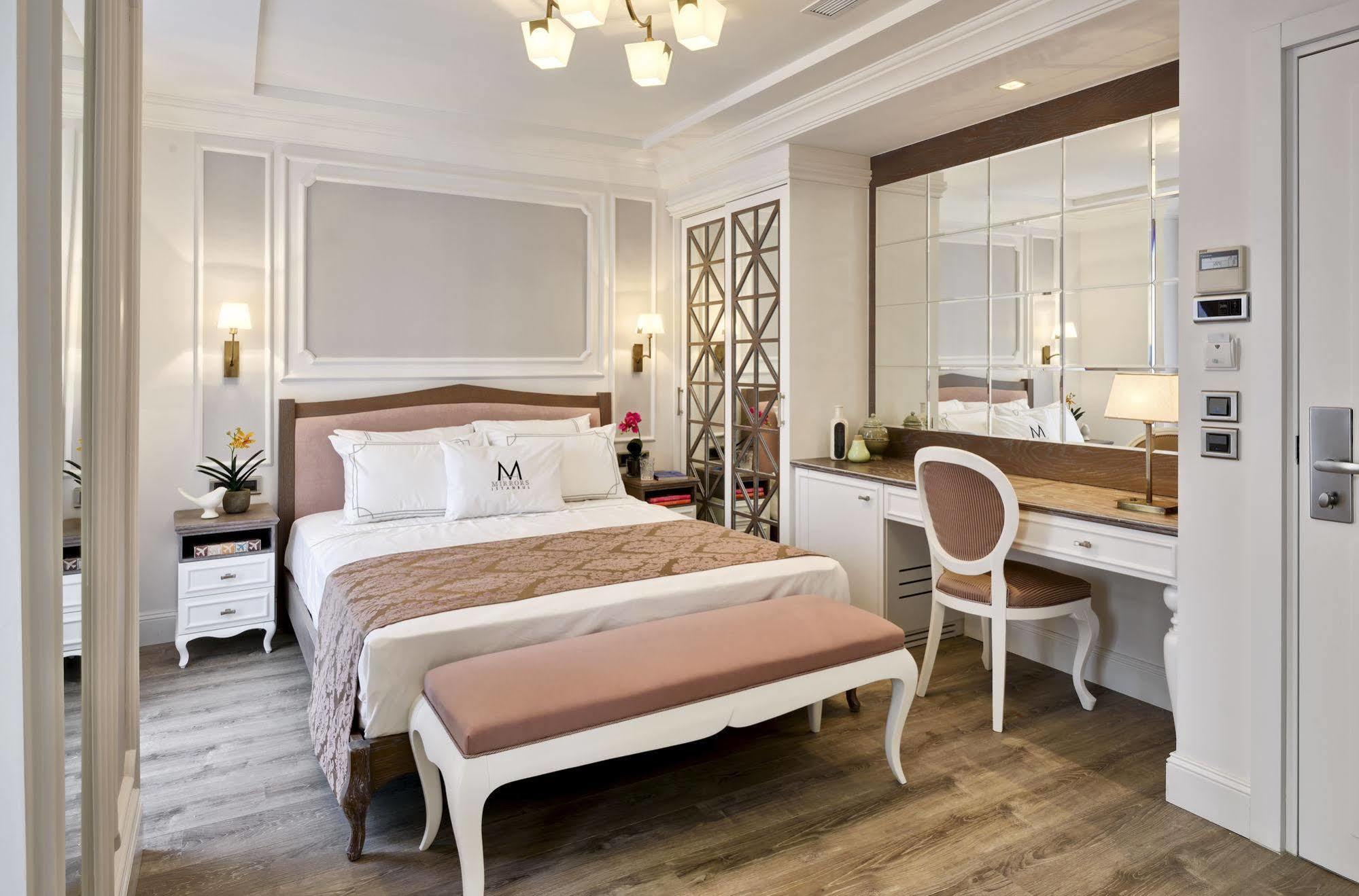 Mirrors Hotel Provincia di Provincia di Istanbul Esterno foto